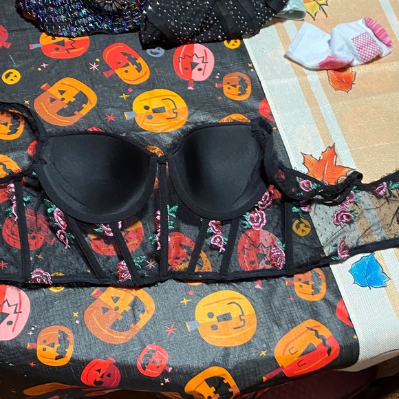 Floral Lace Bustier - Black and Red - Picture 3 of 3